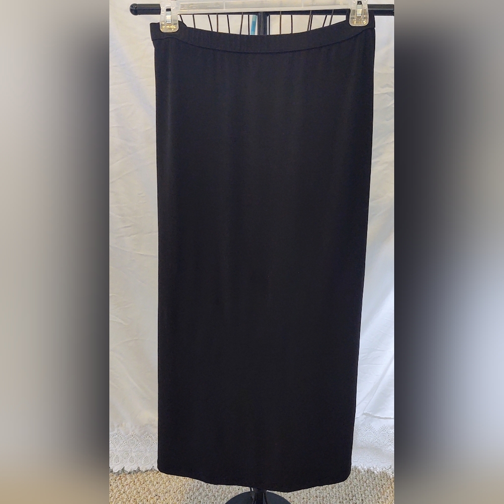 NWOT BLACK maxi skirt from VIP KNITS AVENUE SIZE 18/20, lots of STRETCH.